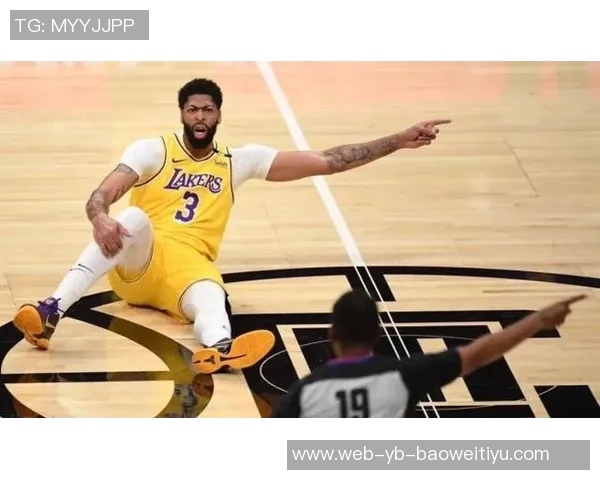 里夫斯称詹姆斯回归将提升全队表现他是无可替代的全能组织者